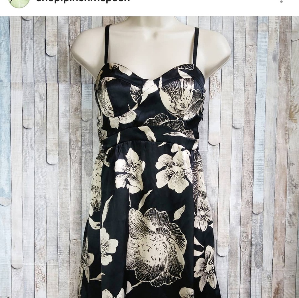 °Black and cream floral satin dress